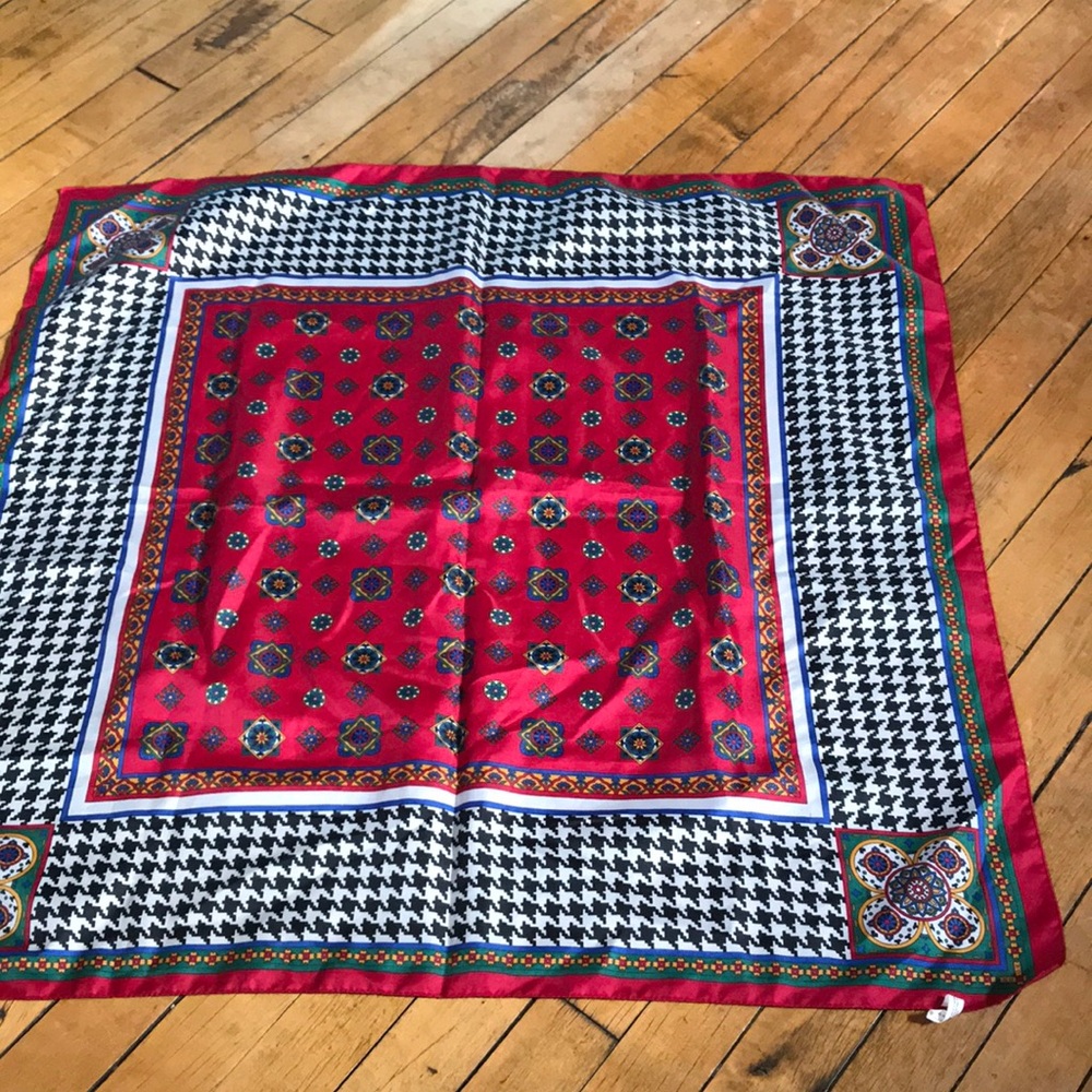 Avon Multicolor‎ Geometric Scarf